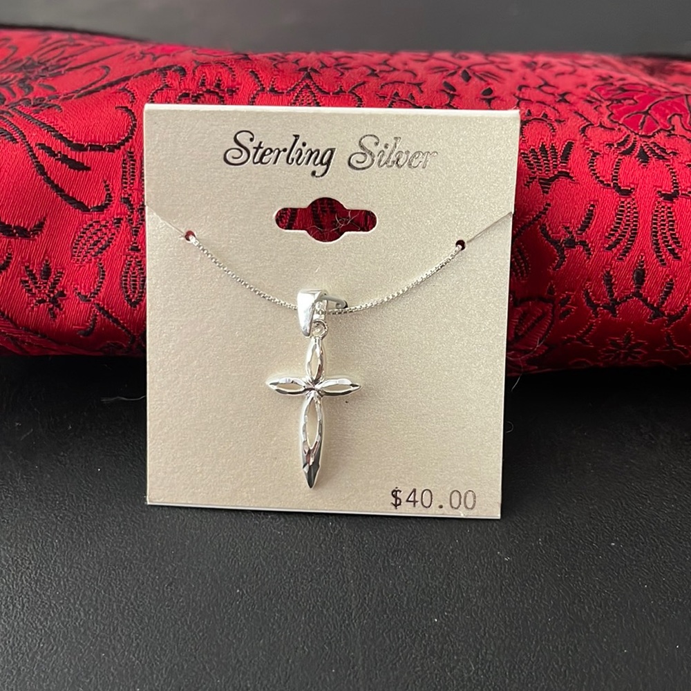 Cross Necklace. Sterling Silver.